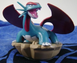 Pokemon Salamence Data Carrier Figure